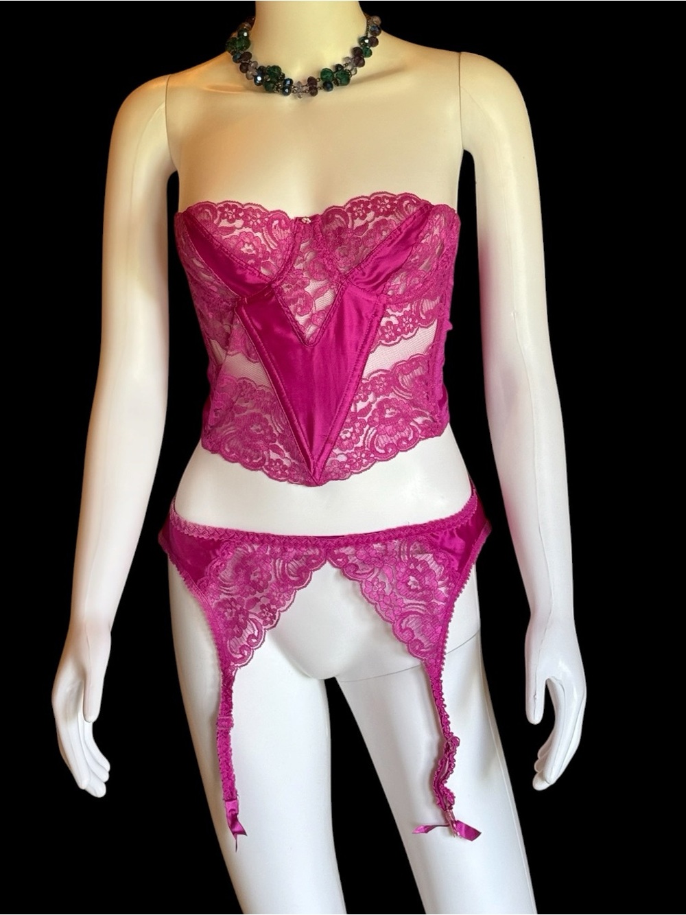 Strapless Lace Bustier & Garter Set in Fuchsia - Unbranded